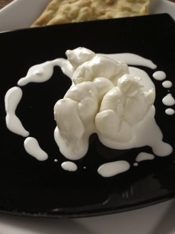 Mozzarella Knots in Cream